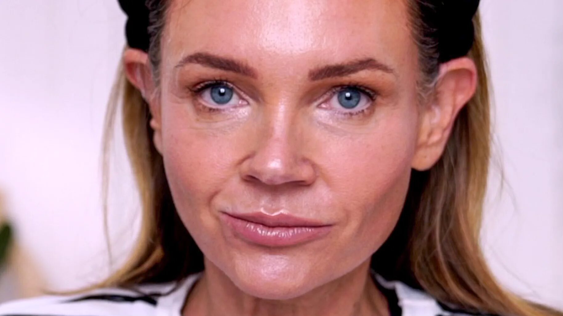Live Ziip Microcurrent Facial + Ultimate Christmas Gift Guide for Skincare Lovers! - treatment image