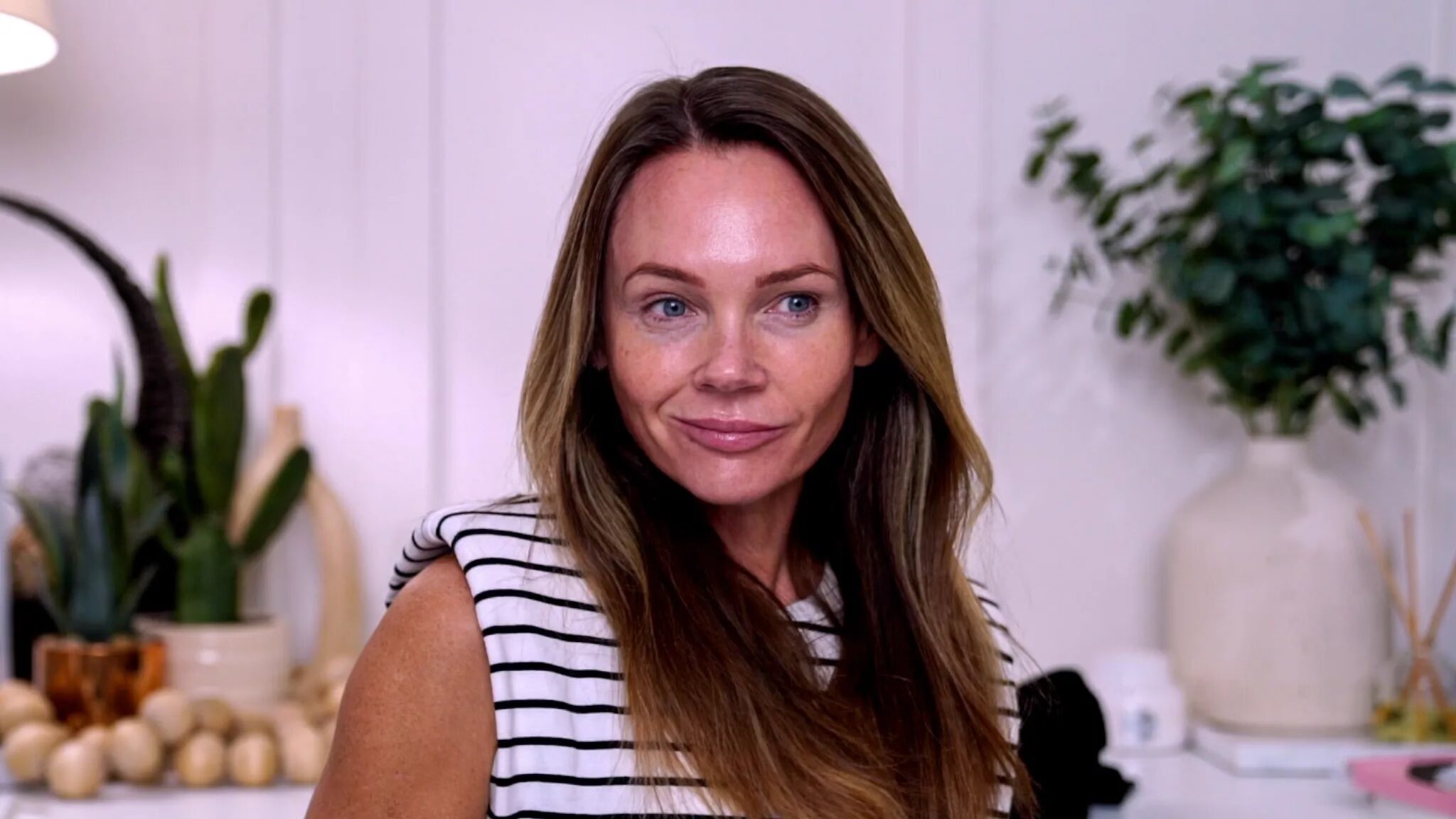 Live Ziip Microcurrent Facial + Ultimate Christmas Gift Guide for Skincare Lovers! - treatment image