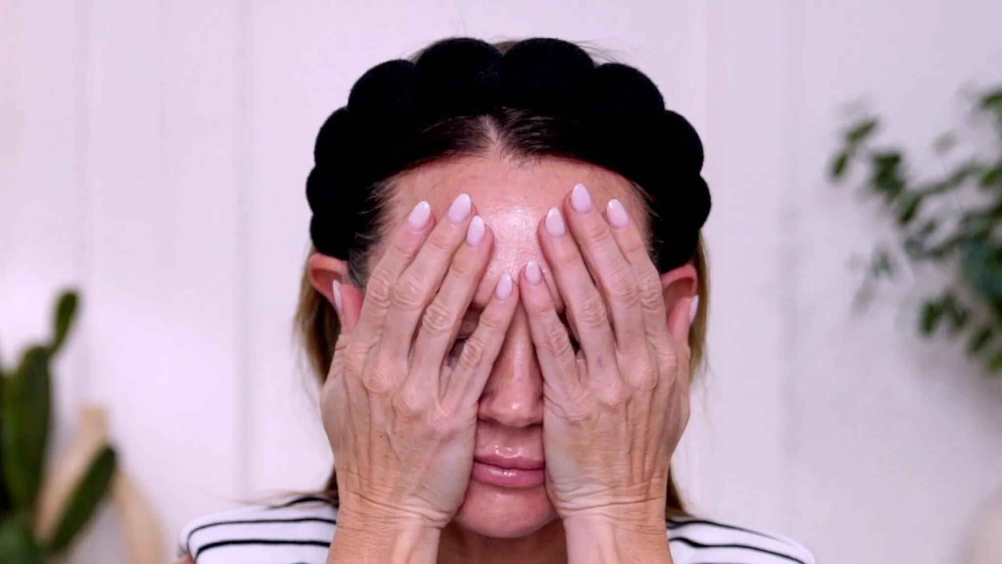 Live Ziip Microcurrent Facial + Ultimate Christmas Gift Guide for Skincare Lovers! - treatment image