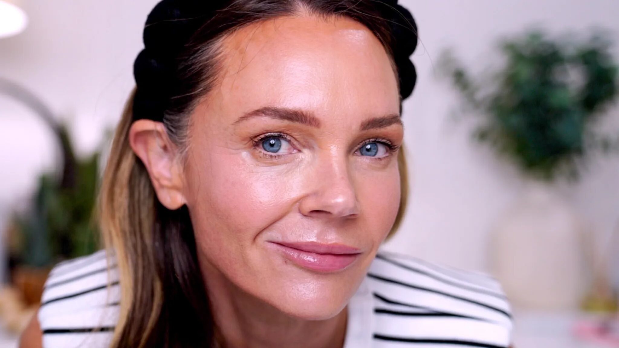 Live Ziip Microcurrent Facial + Ultimate Christmas Gift Guide for Skincare Lovers! - treatment image