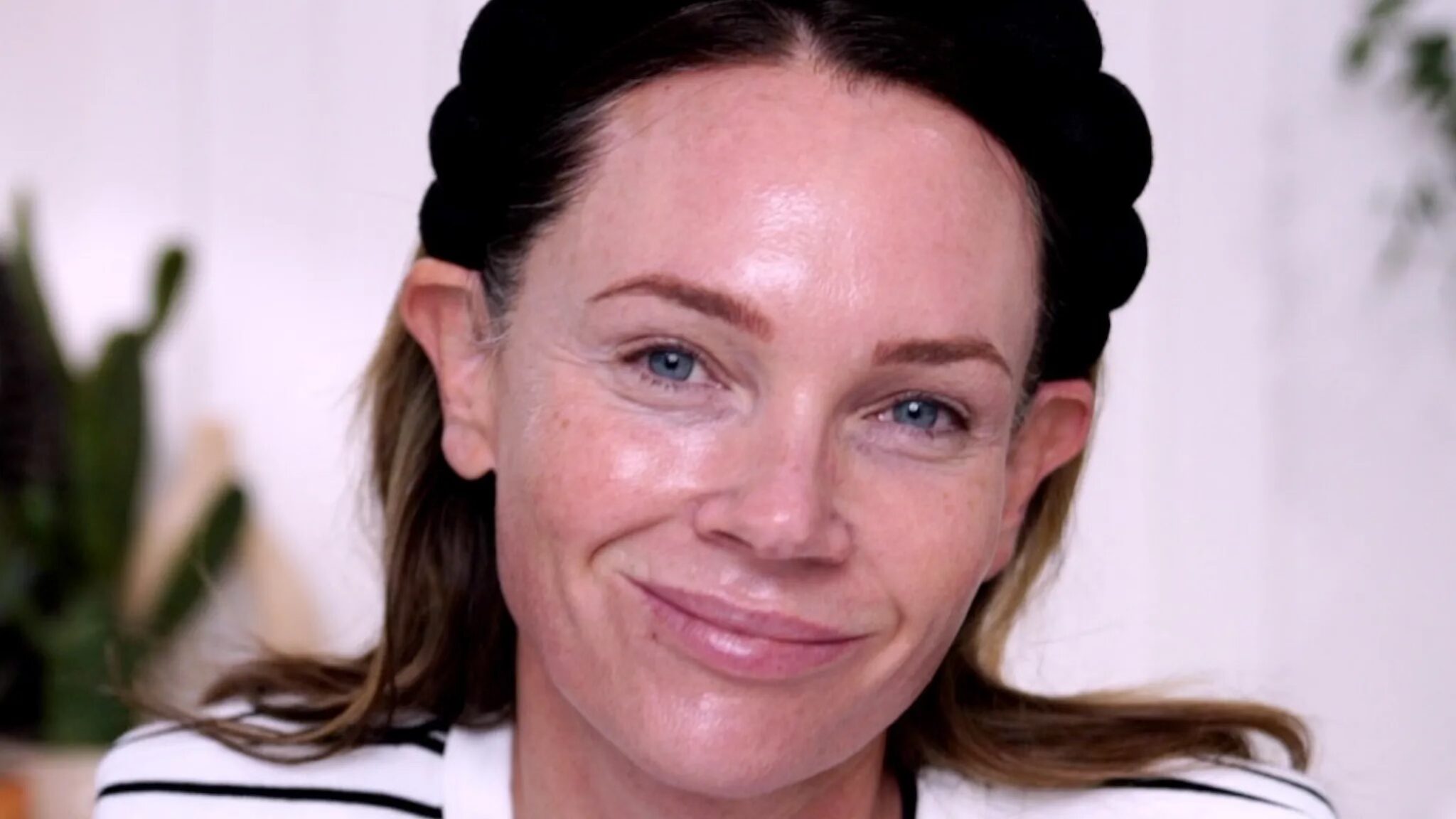 Live Ziip Microcurrent Facial + Ultimate Christmas Gift Guide for Skincare Lovers! - treatment image