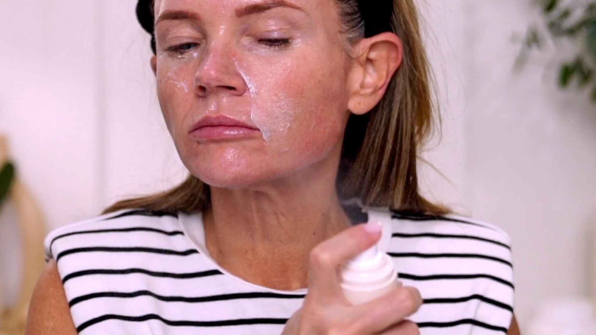 Live Ziip Microcurrent Facial + Ultimate Christmas Gift Guide for Skincare Lovers! - treatment image