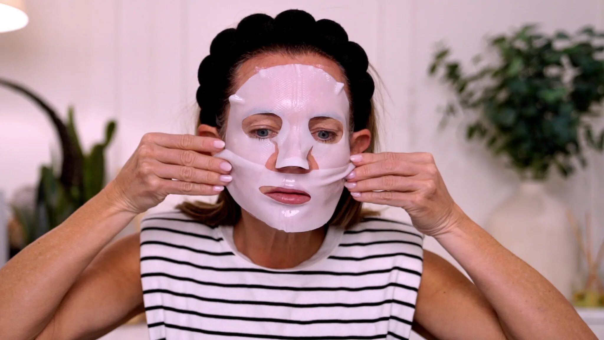 Live Ziip Microcurrent Facial + Ultimate Christmas Gift Guide for Skincare Lovers! - treatment image