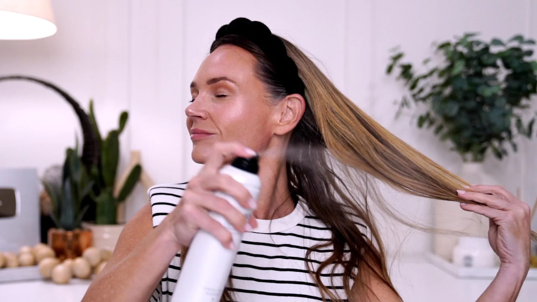 Live Ziip Microcurrent Facial + Ultimate Christmas Gift Guide for Skincare Lovers! - treatment image