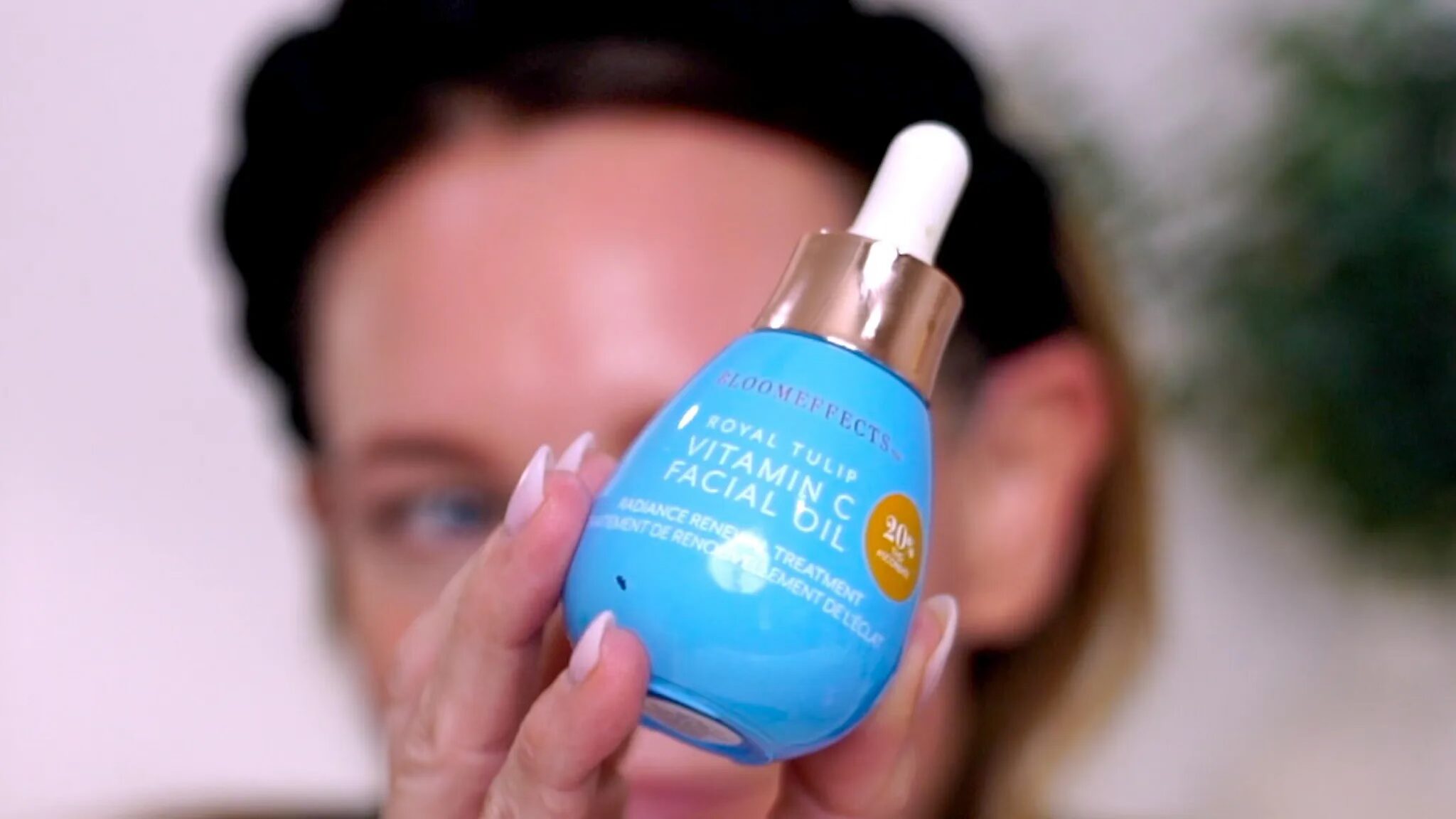 Live Ziip Microcurrent Facial + Ultimate Christmas Gift Guide for Skincare Lovers! - treatment image