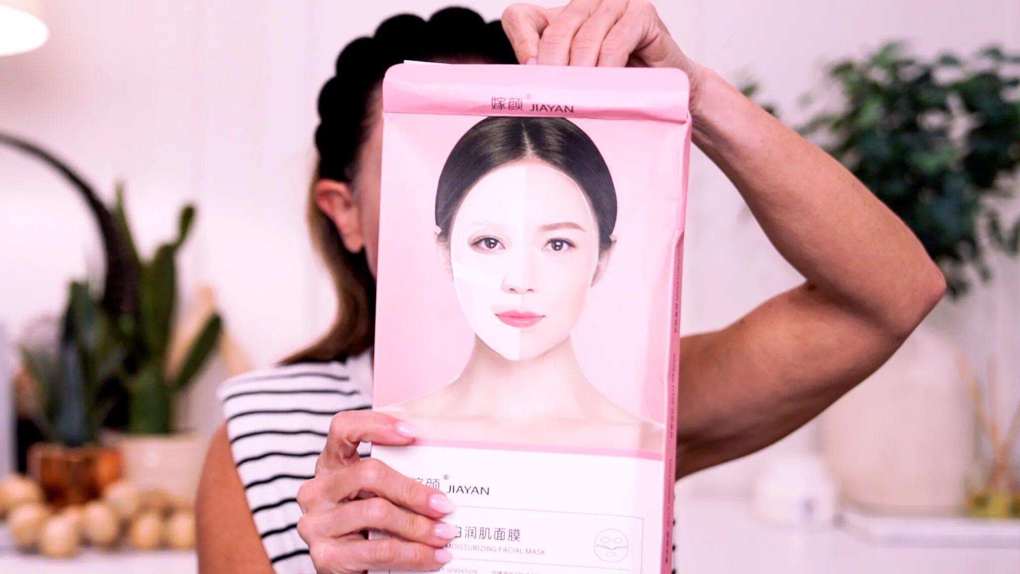 Live Ziip Microcurrent Facial + Ultimate Christmas Gift Guide for Skincare Lovers! - treatment image