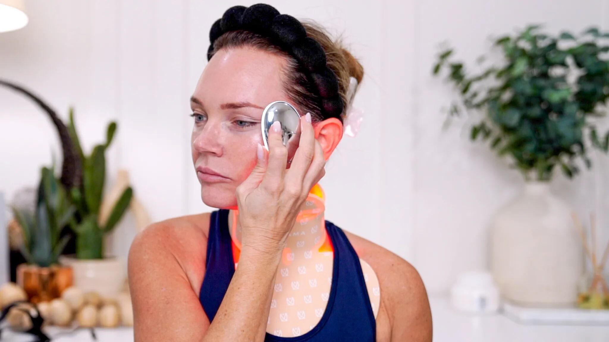 Live Ziip Microcurrent Facial + Ultimate Christmas Gift Guide for Skincare Lovers! - treatment image