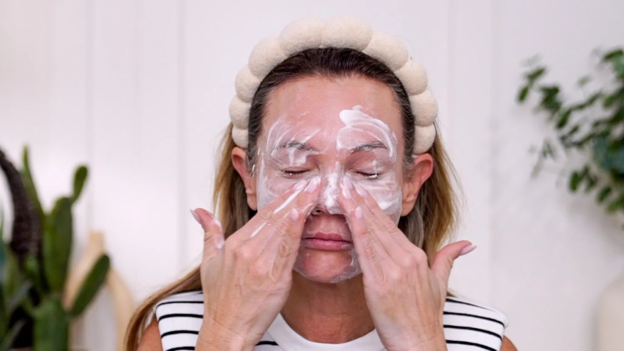 Top 25 Skincare, Beauty & Haircare Gifts You Need This Christmas! 🎄 - treatment image