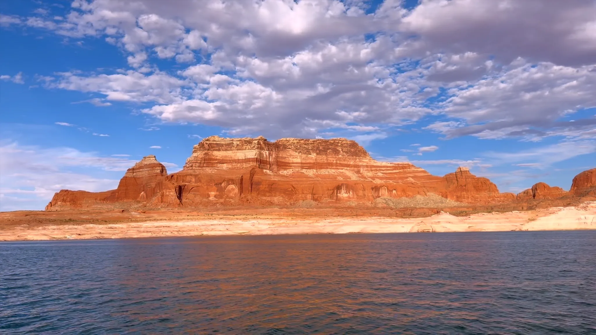 Houseboating Lake Powell in 2026: What It’s Really Like With the Water This Low - treatment image