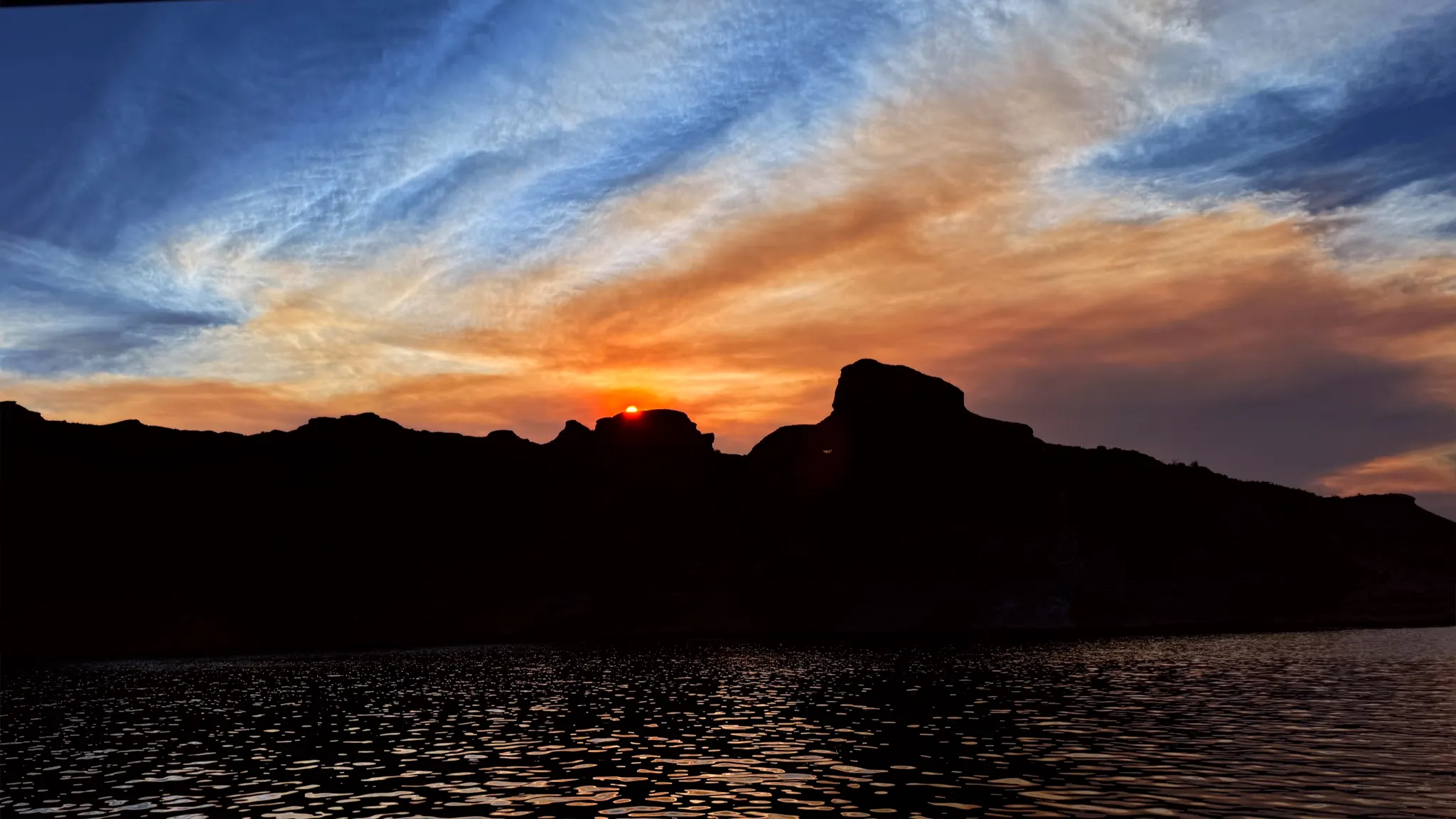 Houseboating Lake Powell in 2026: What It’s Really Like With the Water This Low - treatment image