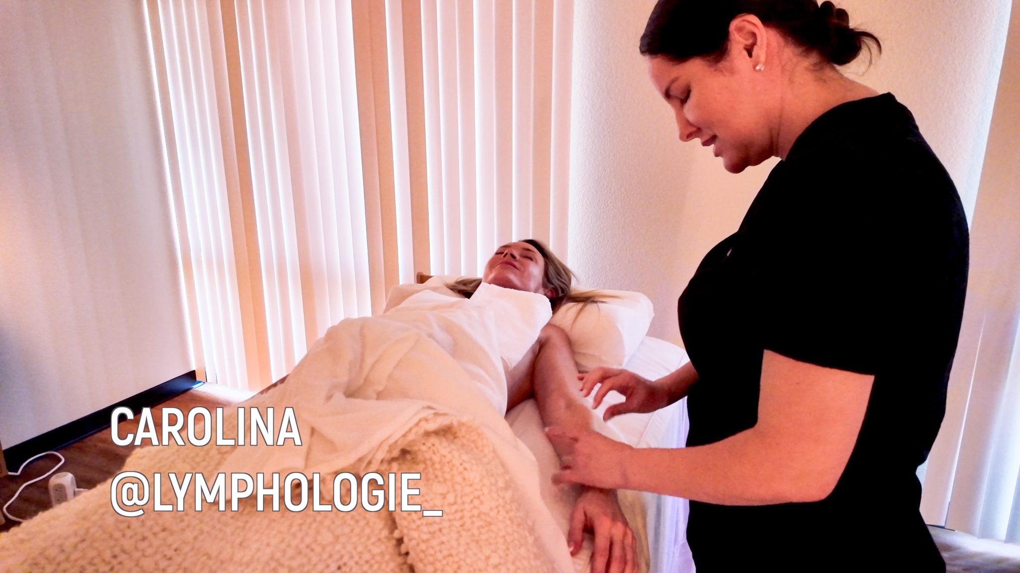 LYMPHATIC DRAINAGE MASSAGE - treatment image