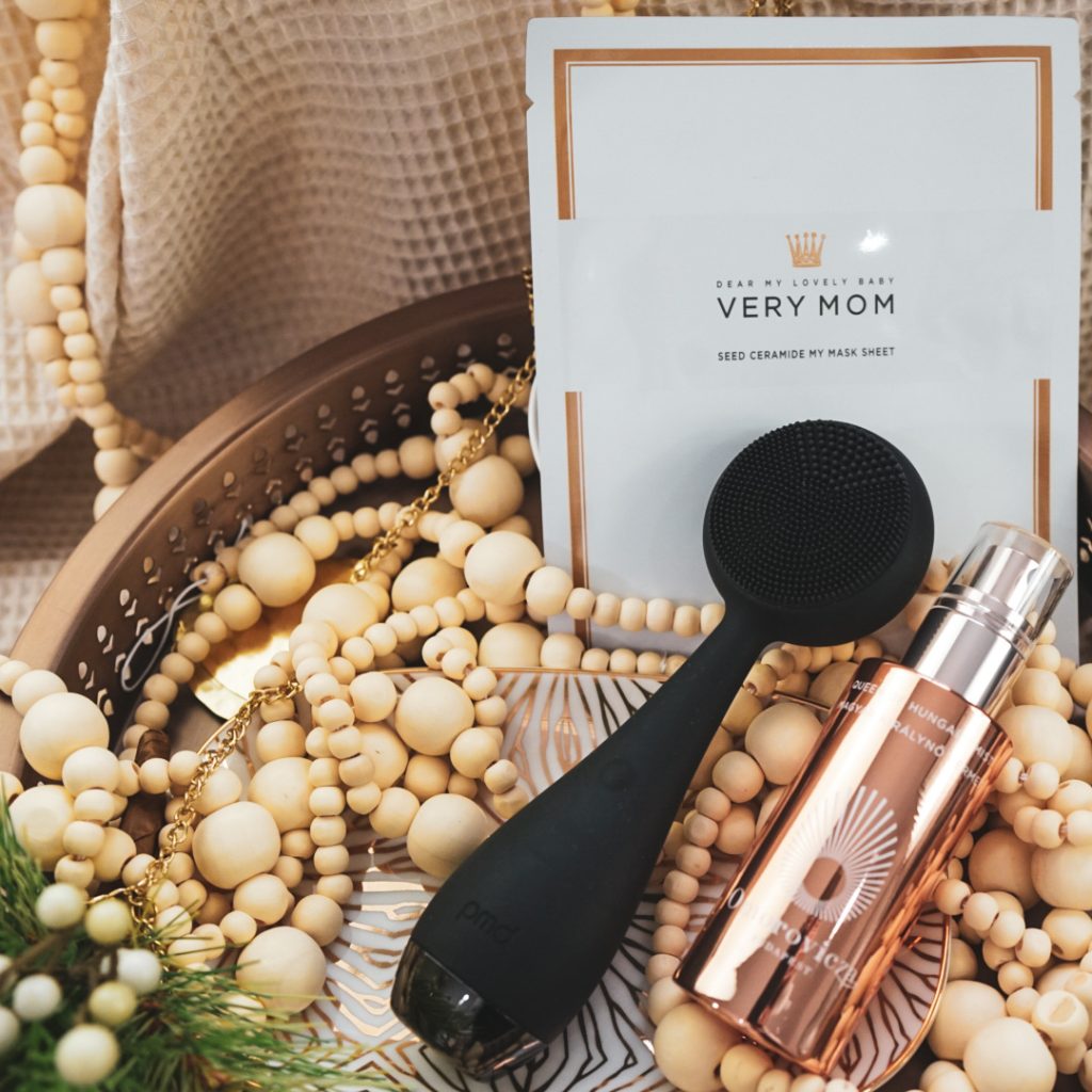HOliDAY GIFT GUIDE 2022 π - treatment image