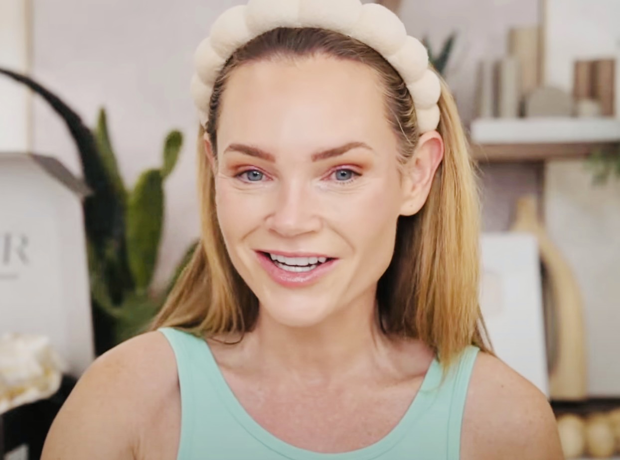HOLIDAY MAKEUP CHARLOTTE TILBURY BEAUTYVERSE PALETTE