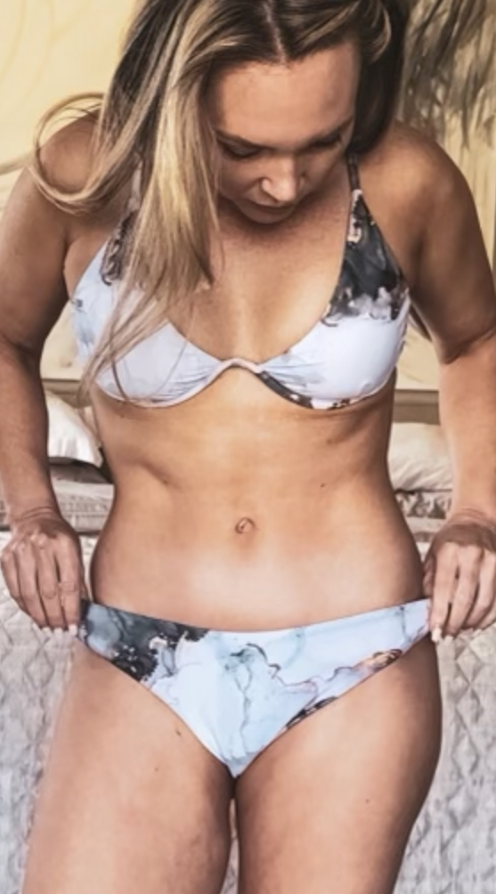 AFFORDABLE STYLISH SWIMSUITS ON AMAZON - treatment image