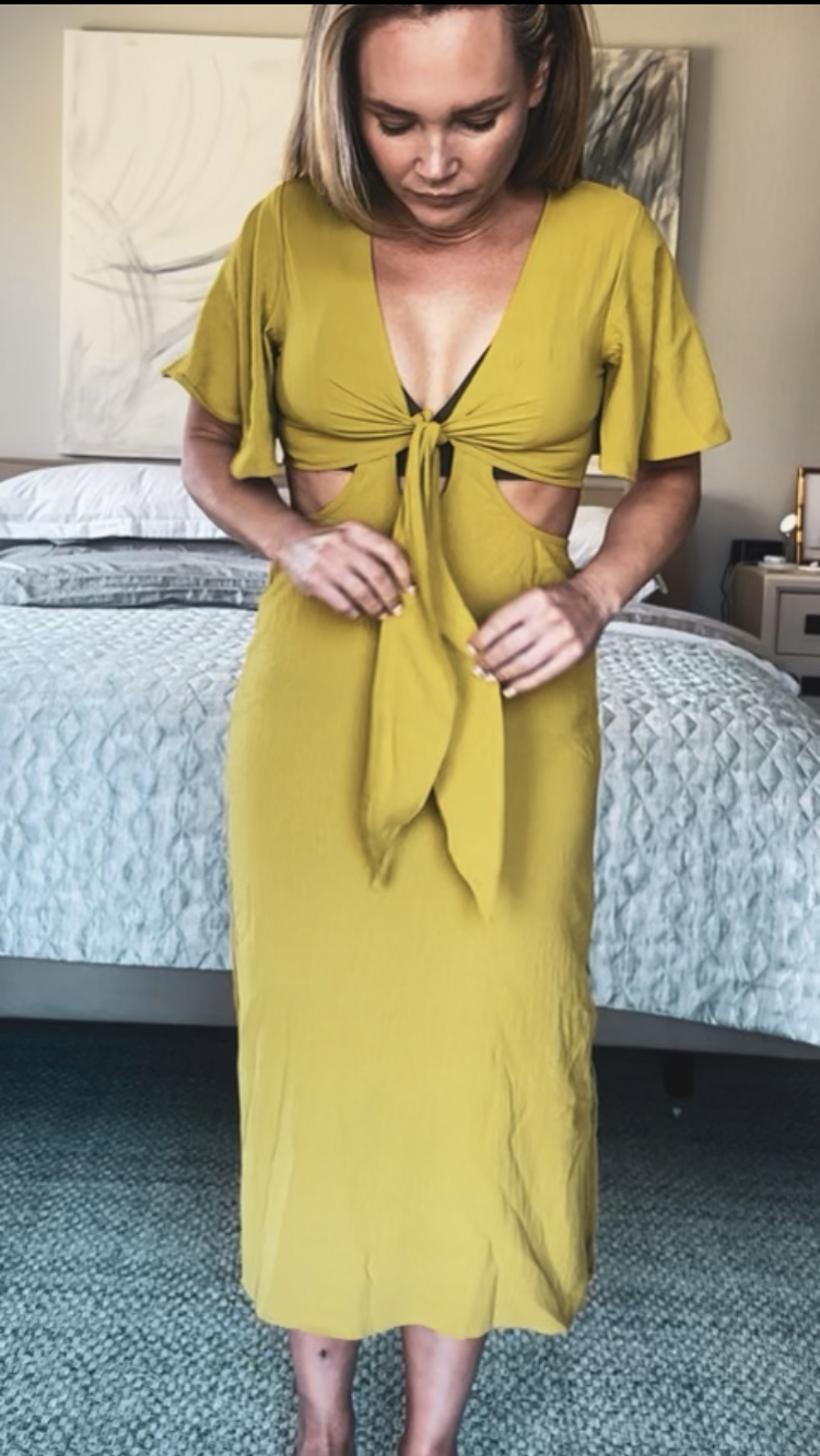AFFORDABLE STYLISH SWIMSUITS ON AMAZON - treatment image