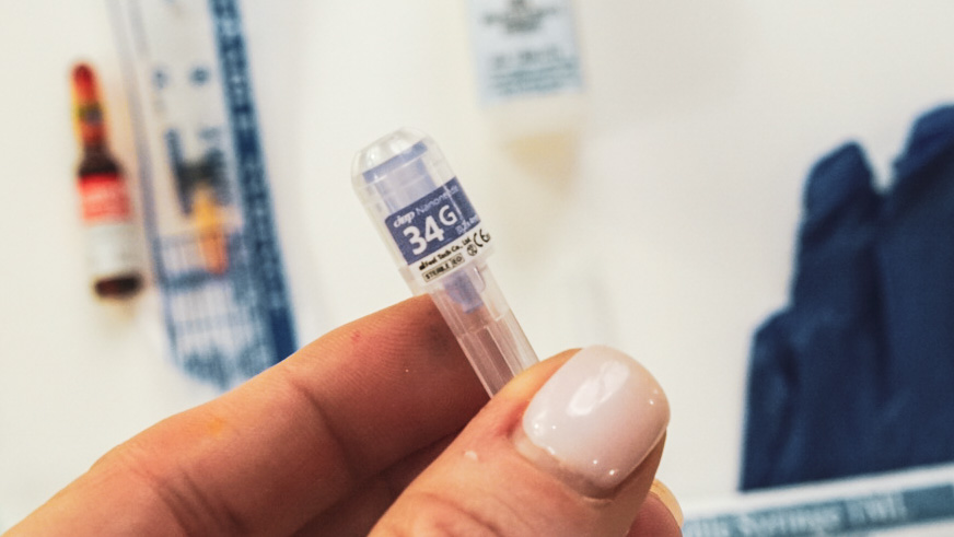 AMI EYES AND LEMON BOTTLE MESOTHERAPY 🍋 - treatment image