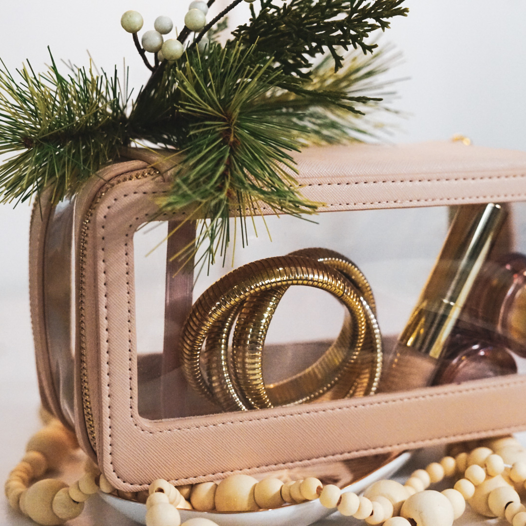 HOliDAY GIFT GUIDE 2022 π - treatment image