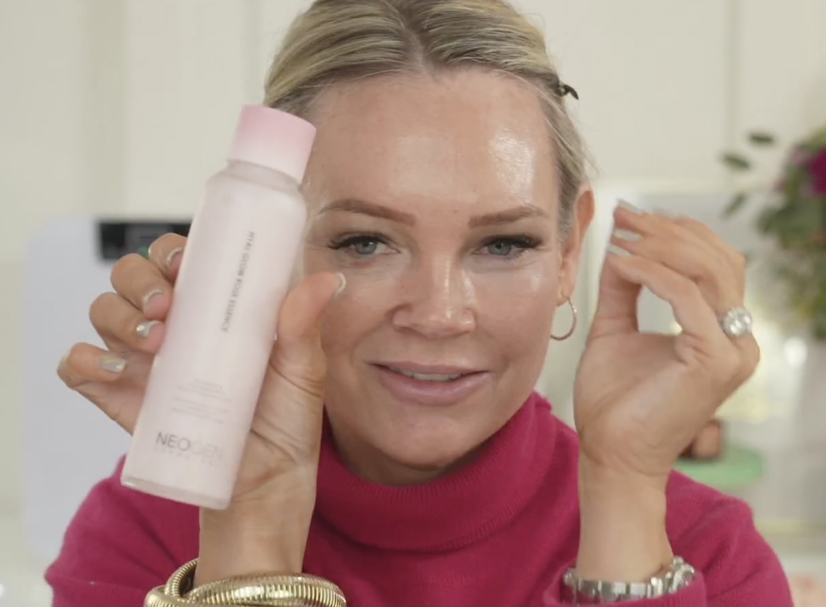 VALENTINE’S DAY GIFTS 2023 FOR HER - treatment image