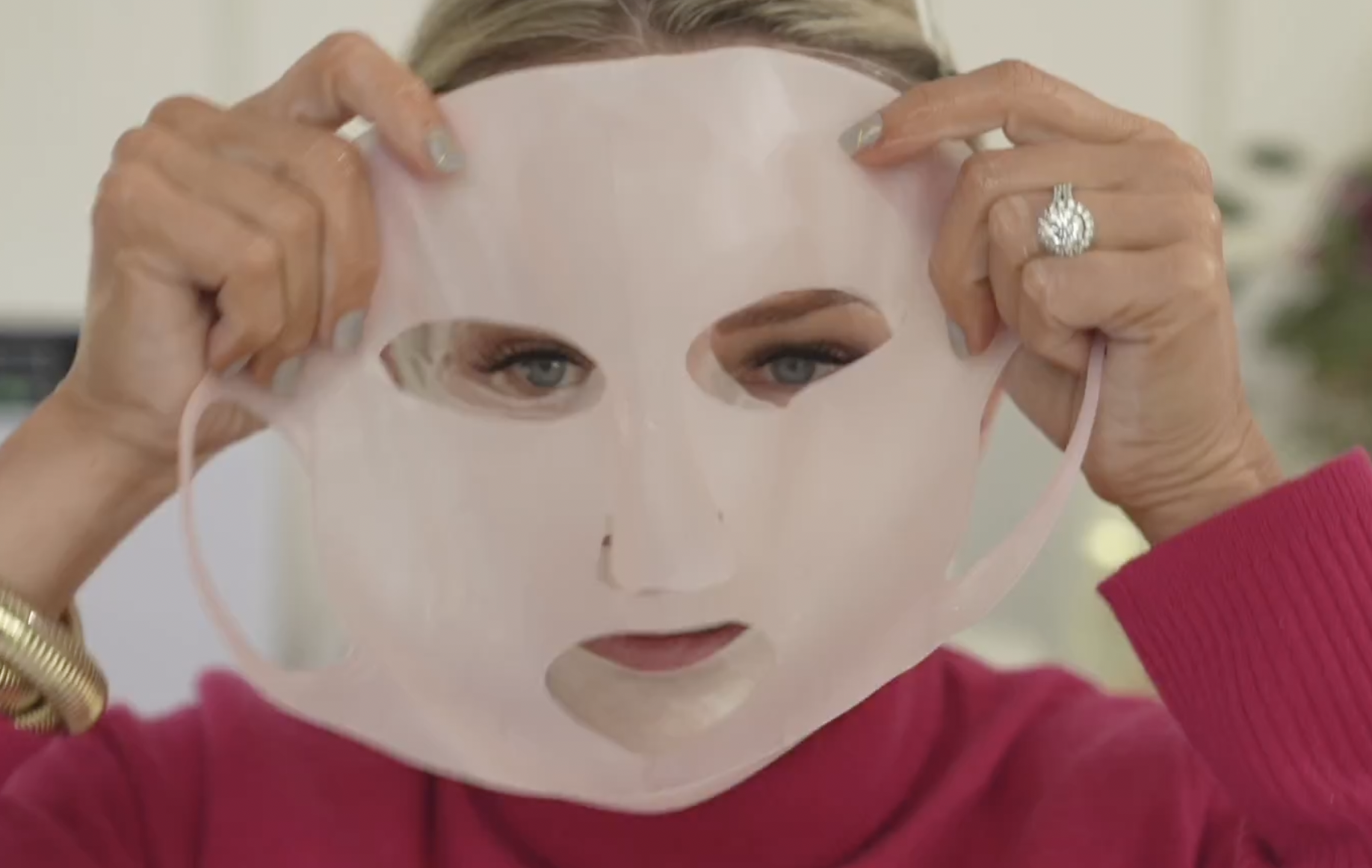 VALENTINE’S DAY GIFTS 2023 FOR HER - treatment image