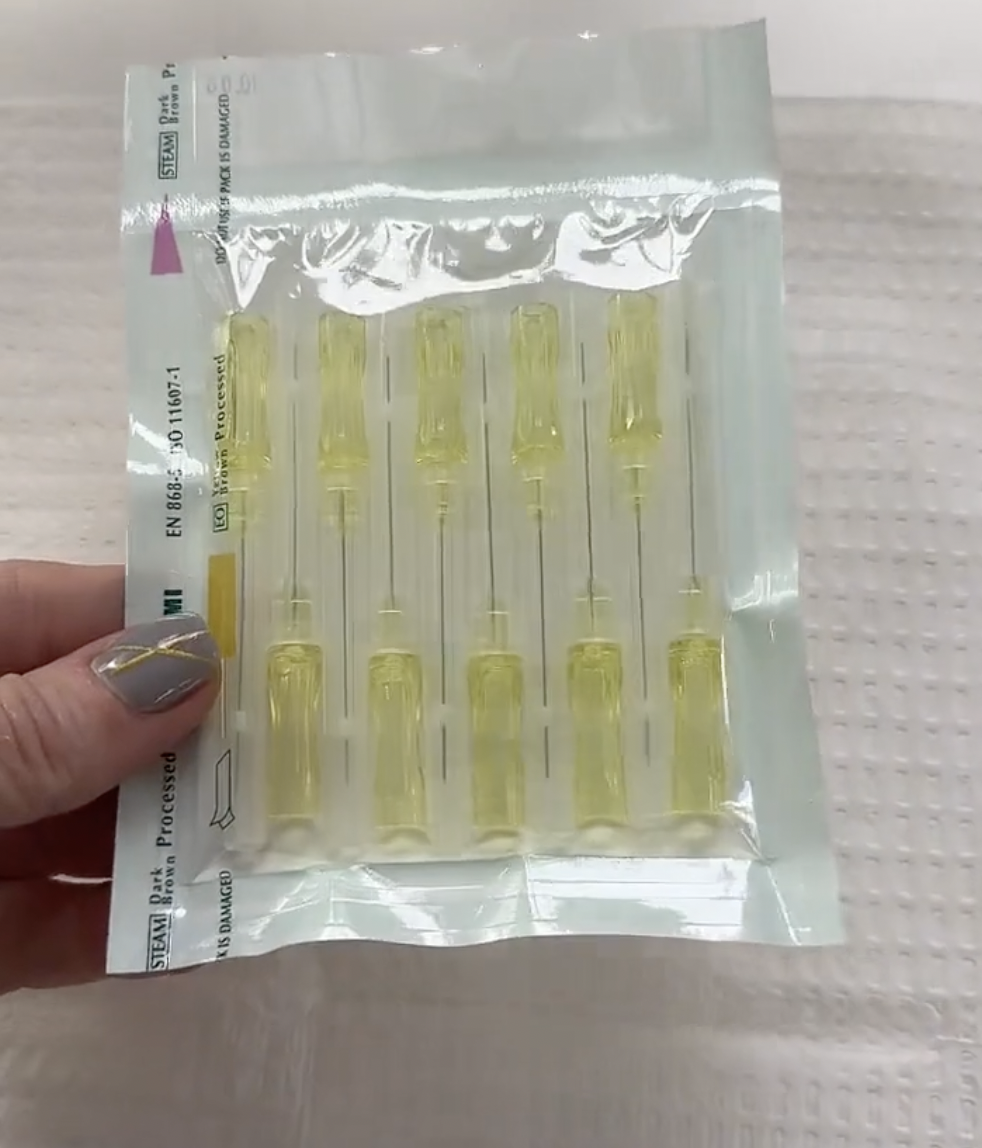 REGENOVUE AQUASHINE AND PCL THREADS | NECK REJUVENATION - treatment image