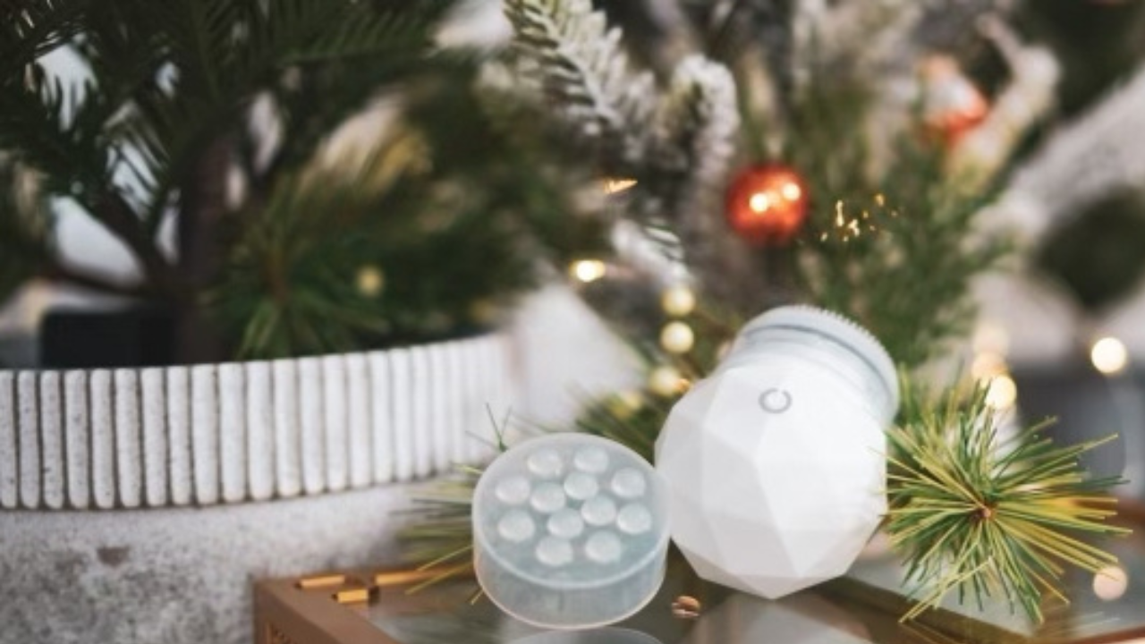 NATURAL KAOS HOLIDAY GIVEAWAY DAY 2 REVIVE SONIQUE MINI - treatment image