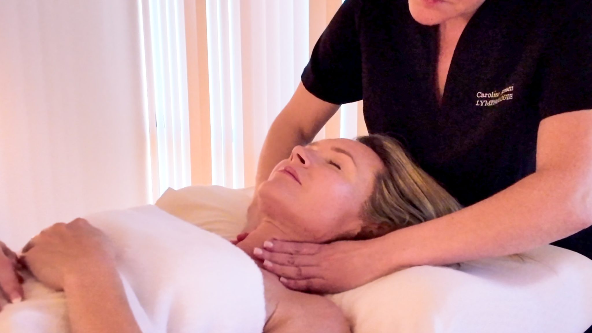 LYMPHATIC DRAINAGE MASSAGE - treatment image