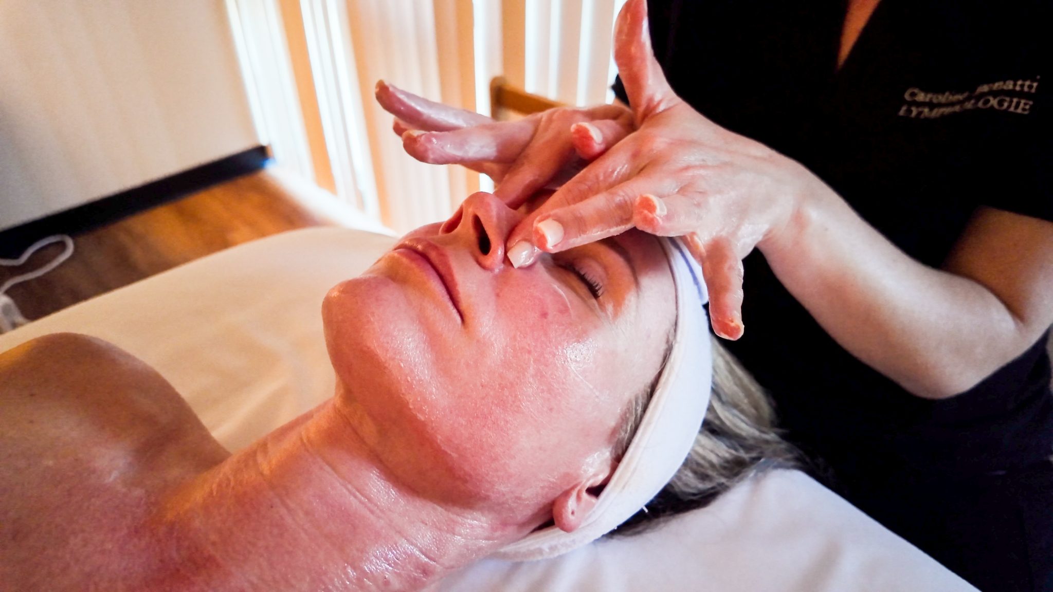 LYMPHATIC DRAINAGE MASSAGE - treatment image